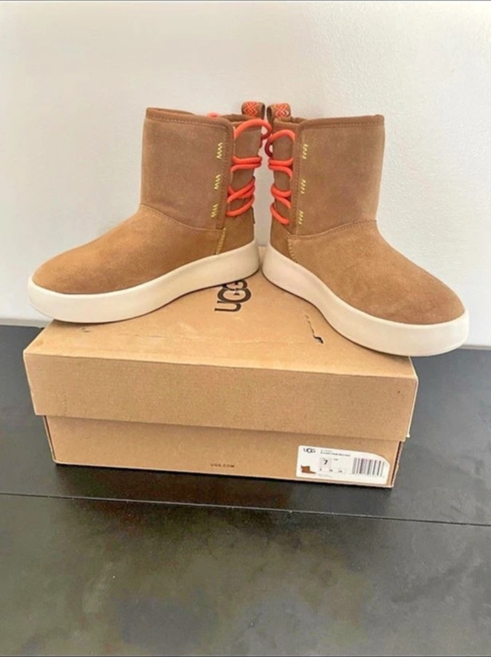 UGG Sorel Brown Lace-Up Winter Boots US 7  New never worn